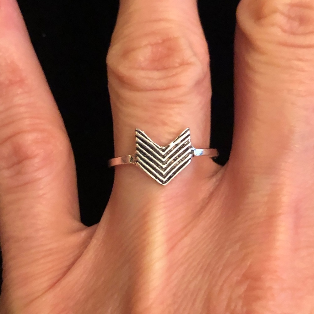 Jewelry - Silver Tone Chevron Ring Size 6